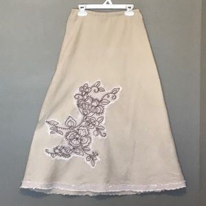 🌸Boden Tan Skirt with Brown Flower Appliqué🦋